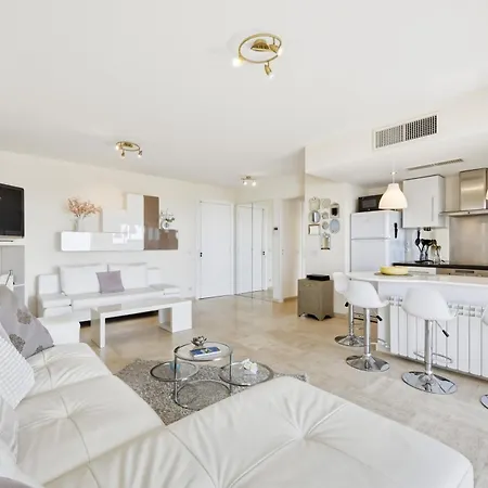 Seaview Retreat 1br With Terrace