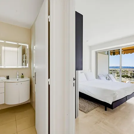 Seaview Retreat 1br With Terrace