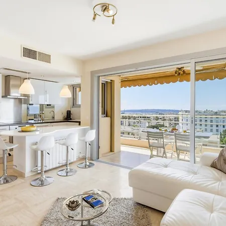 Seaview Retreat 1br With Terrace